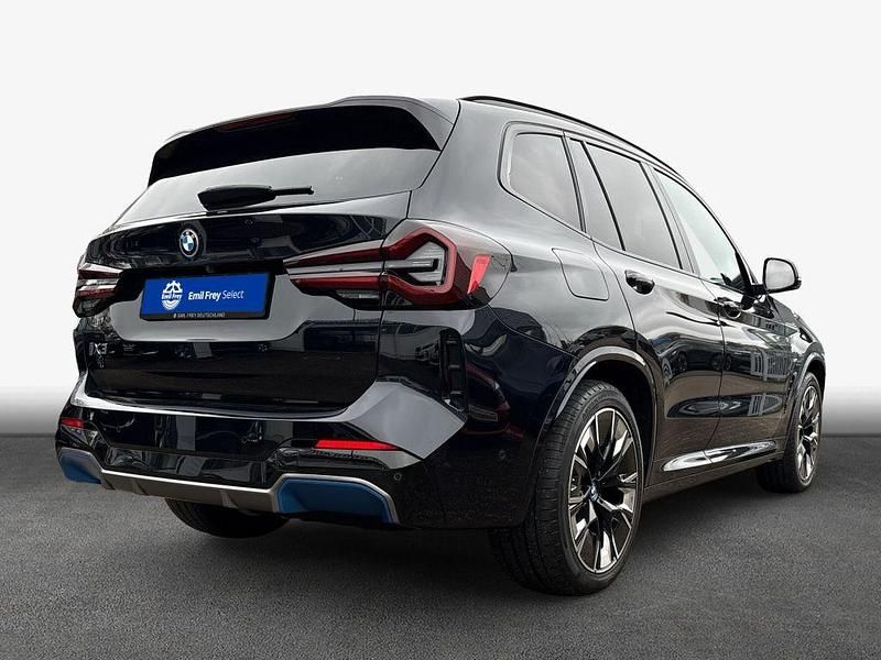 Gebraucht BMW iX3 Impressive 210 kW (286 PS) 2023 M carbonschwarz metallic SUV