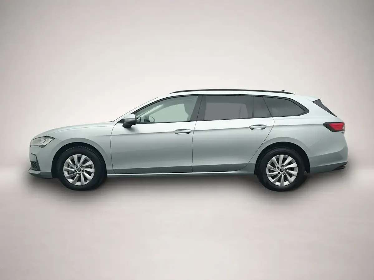 Gebraucht Skoda Superb Essence 150 PS (110 kW) 2025 Silber Kombi