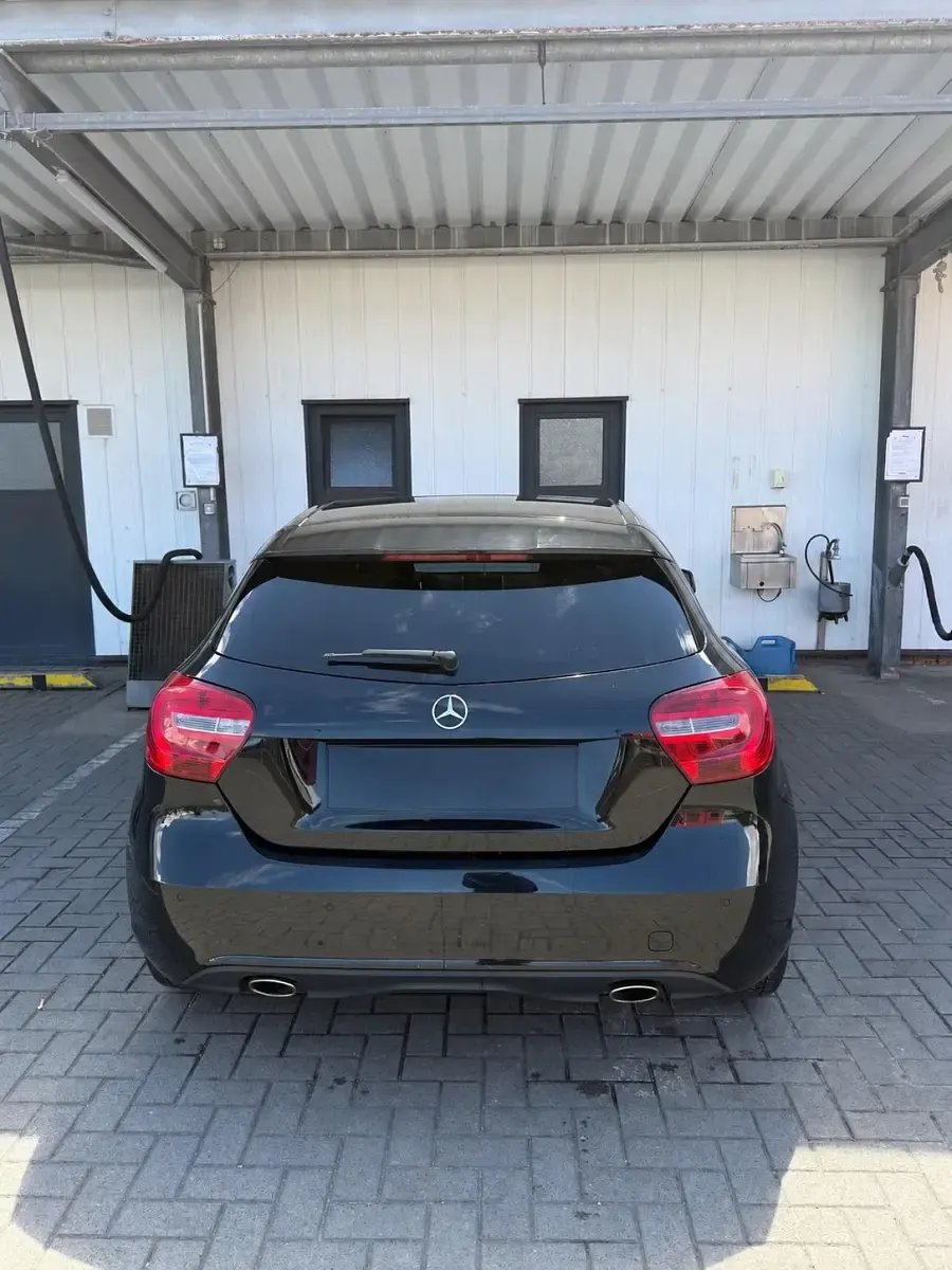 Gebraucht Mercedes A180 122 PS (89 kW) 2013 Schwarz Limousine