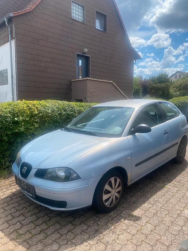 Blau Gebraucht 2003 Seat Ibiza Kleinwagen | 700 € (Guter Preis) - Bild 1/4