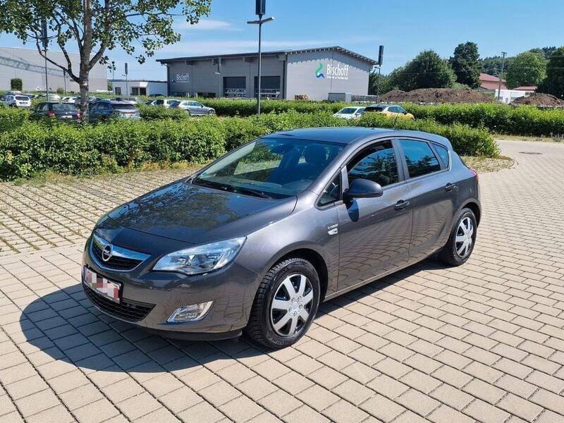 Grau Gebraucht 2010 Opel Astra Edition Limousine | 3.700 € (Guter Preis) - Bild 1/4