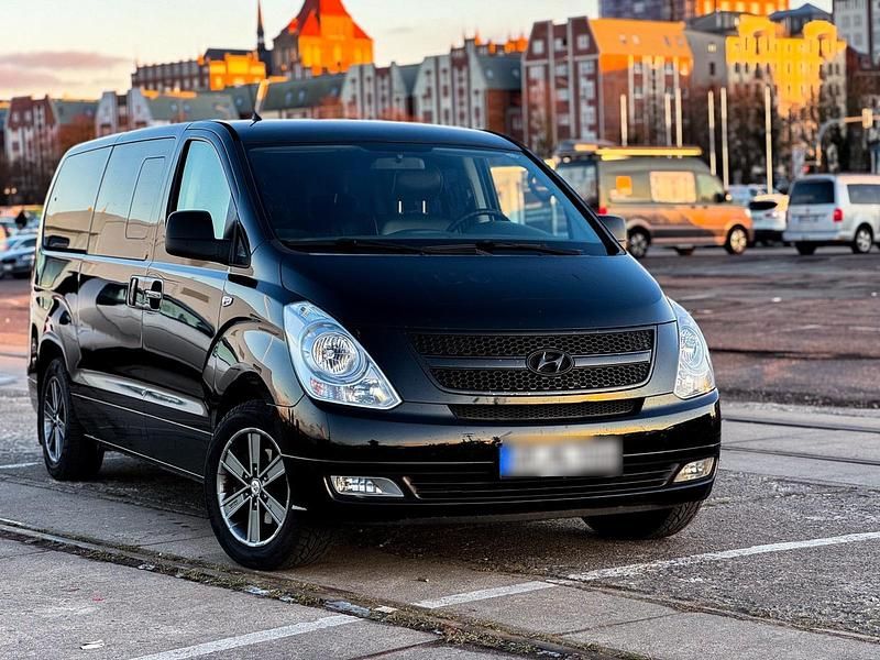Schwarz Gebraucht 2011 Hyundai H-1 Van | 8.500 € (Fairer Preis) - Bild 1/4