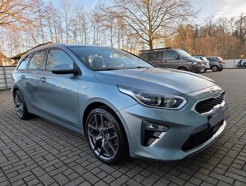Silber Gebraucht 2019 Kia Ceed Sportswagon Edition 7 Kombi | 12.890 € (Etwas zu teuer) - Bild 1/4