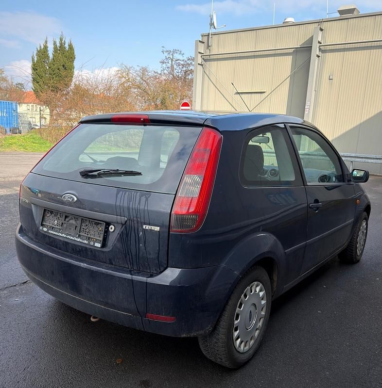 Gebraucht Ford Fiesta 90 PS (66 kW) 2005 Blau Kleinwagen
