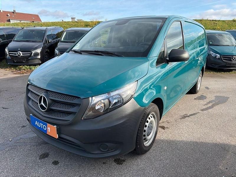 Grün Gebraucht 2021 Mercedes Vito Van / Kleinbus | 20.999 € (Fairer Preis) - Bild 1/4