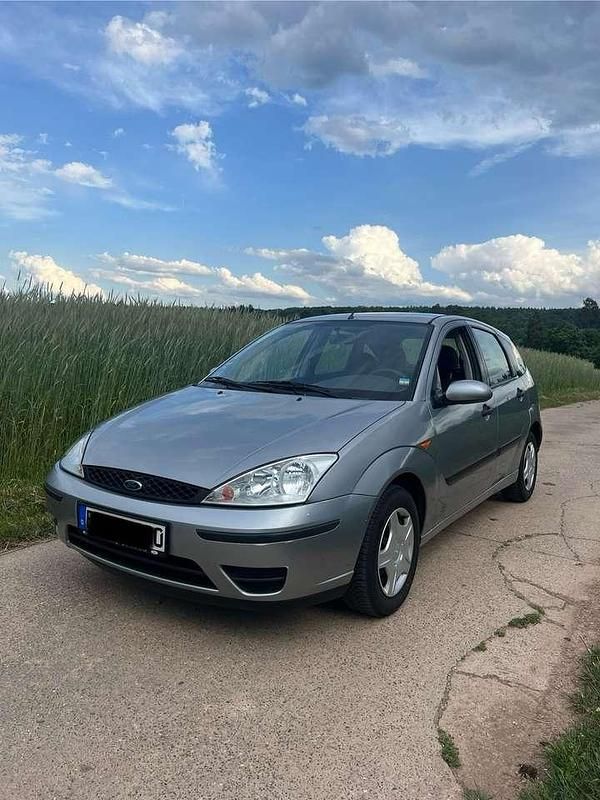 Silber Gebraucht 2002 Ford Focus Ambiente Kombi | 2.000 € (Fairer Preis) - Bild 1/4