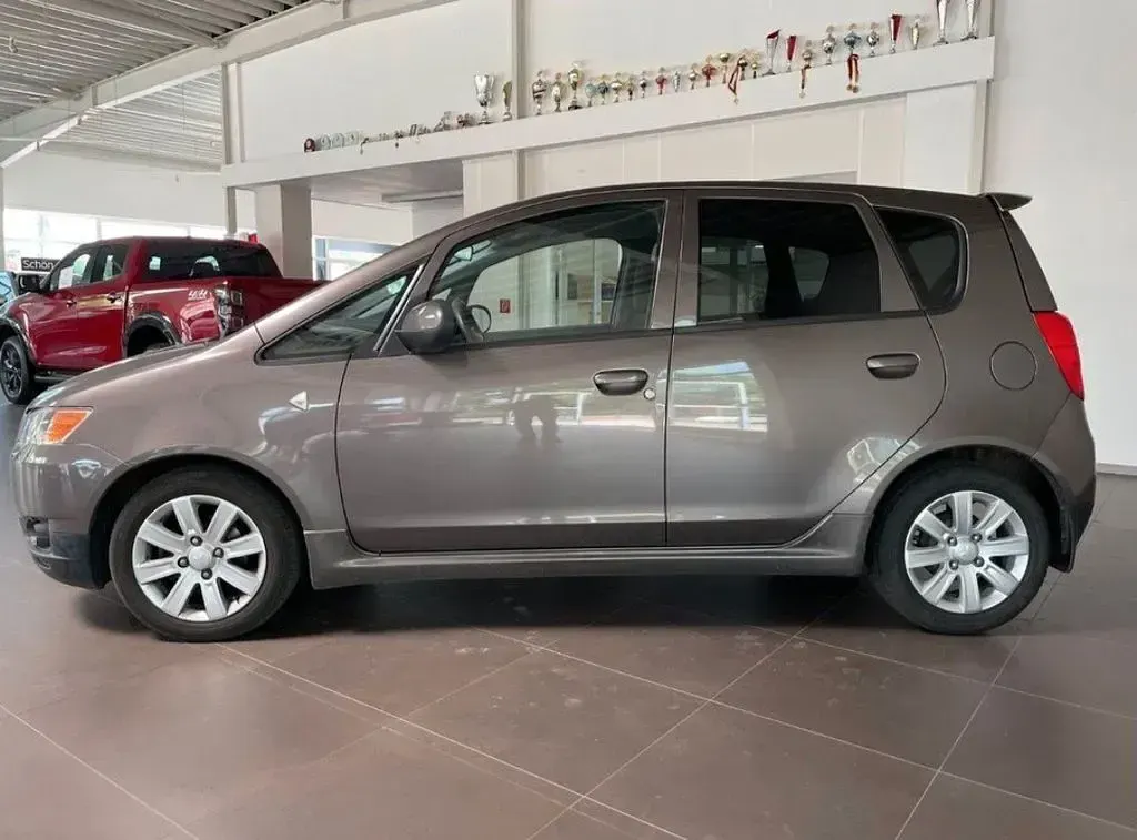 Gebraucht Mitsubishi Colt 95 PS (69 kW) 2012 Braun Kleinwagen