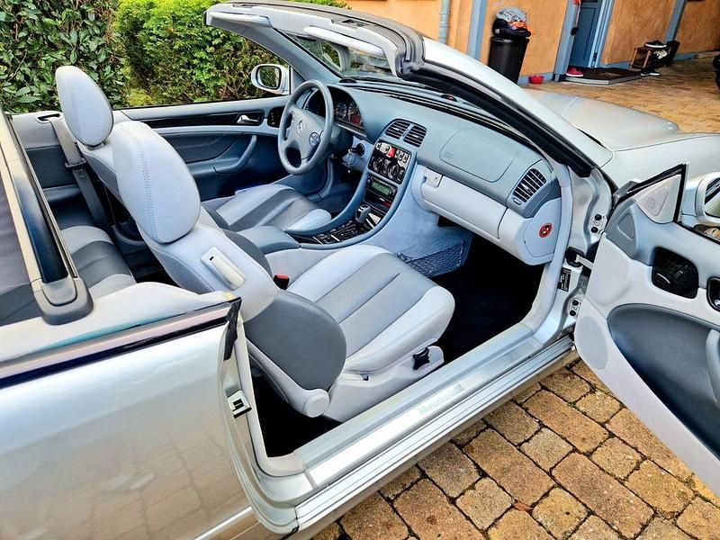 Gebraucht Mercedes CLK320 Avantgarde 218 PS (160 kW) 2001 Silber Cabrio