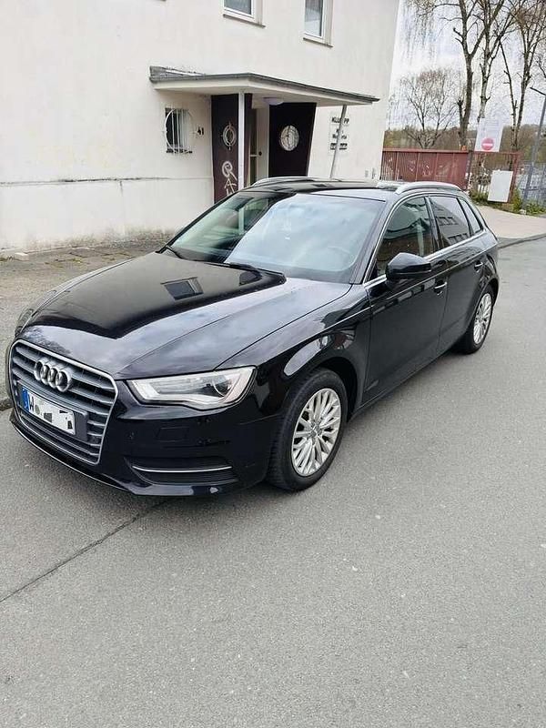 Gebraucht Audi A3 Sportback Ambiente 150 PS (110 kW) 2015 Schwarz Kleinwagen