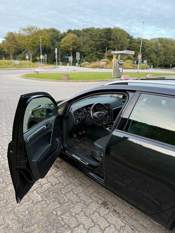 Schwarz Gebraucht 2021 VW Golf VIII IQ Drive Kombi | 17.000 € (Fairer Preis) - Bild 1/4