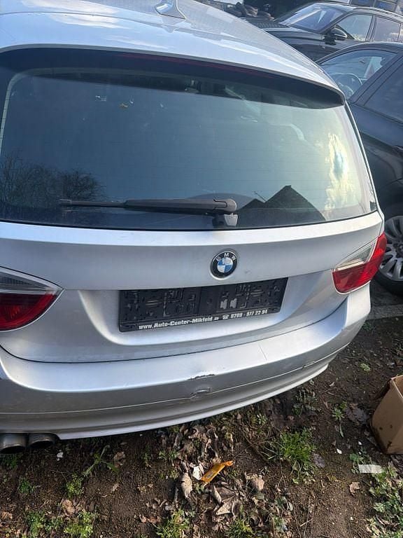 Gebraucht BMW 320 177 PS (130 kW) 2008 Schwarz Kombi