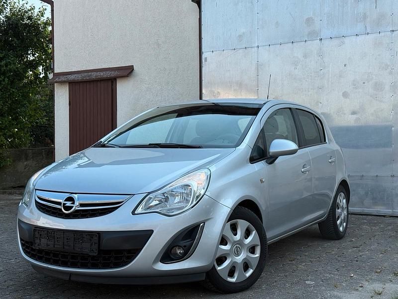 Silber Gebraucht 2011 Opel Corsa Kleinwagen | 3.250 € (Etwas zu teuer) - Bild 1/4