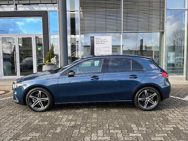 Gebraucht Mercedes A200 Progressive 163 PS (119 kW) 2022 Blau Kleinwagen