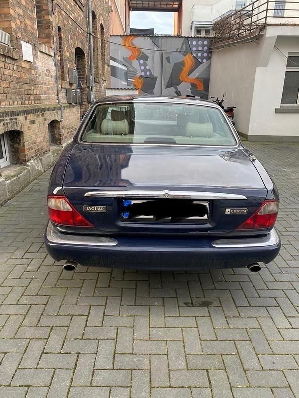 Gebraucht Jaguar XJ8 237 PS (174 kW) 1999 Blau Limousine