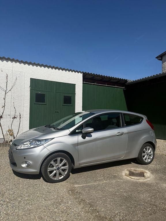Gebraucht Ford Fiesta Trend 82 PS (60 kW) 2009 Silber Kleinwagen