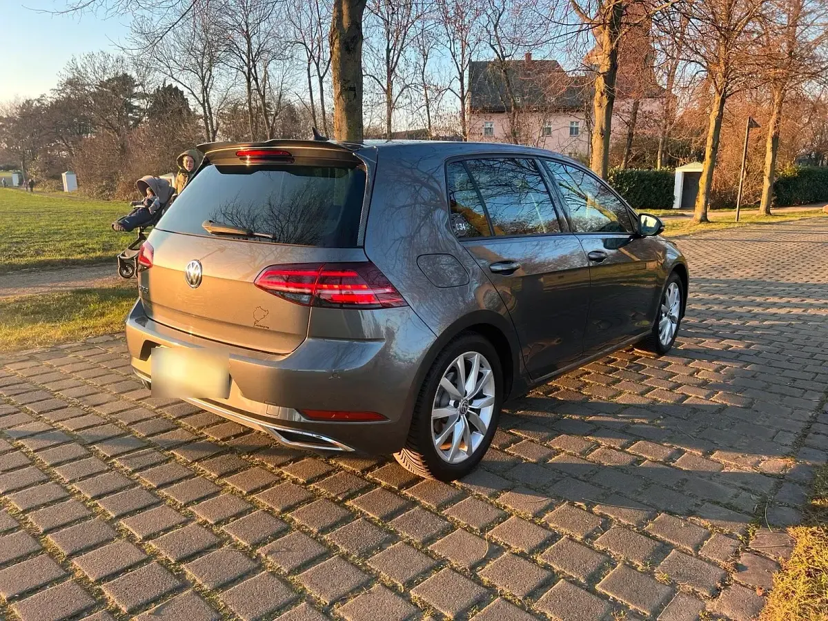 Gebraucht VW Golf VII 150 PS (110 kW) 2020 Grau Limousine