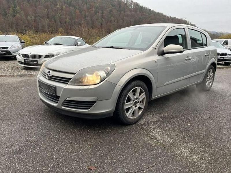 Beige Gebraucht 2005 Opel Astra Edition Limousine | 1.299 € (Superpreis) - Bild 1/4