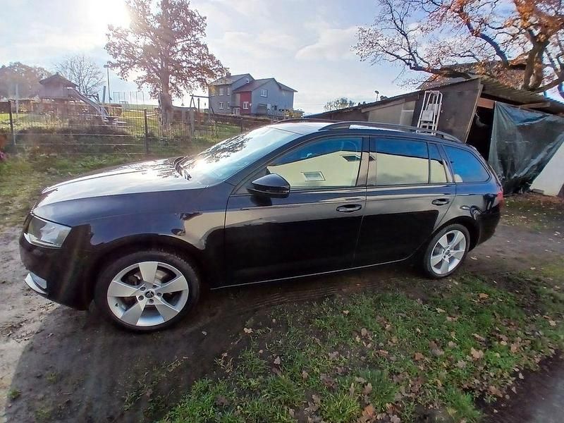 Schwarz Gebraucht 2013 Skoda Octavia Elegance Kombi | 8.700 € (Fairer Preis) - Bild 1/4