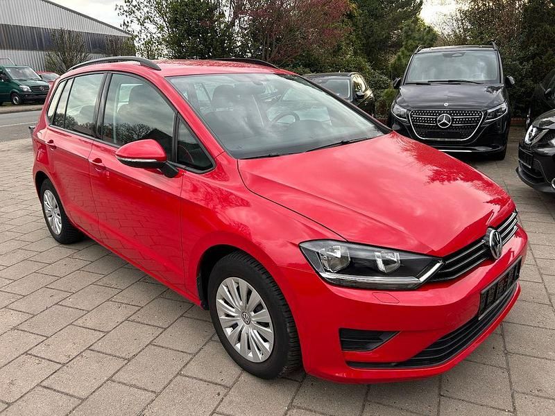Second-hand VW Golf VII Trendline 110 CP (80 kW) 2017 Roșu Berlinǎ
