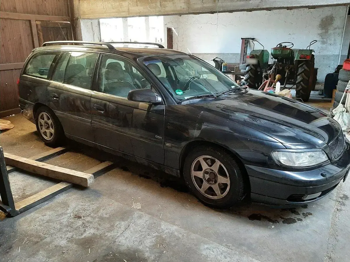 Gebraucht Opel Omega 211 PS (155 kW) 1997 Schwarz Limousine