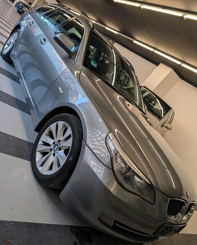 Grau Gebraucht 2010 BMW 520 Kombi | 4.999 € (Superpreis) - Bild 1/4