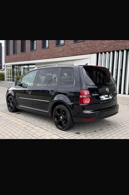 Schwarz Gebraucht 2009 VW Touran Van / Kleinbus | 2.880 € (Superpreis) - Bild 1/4