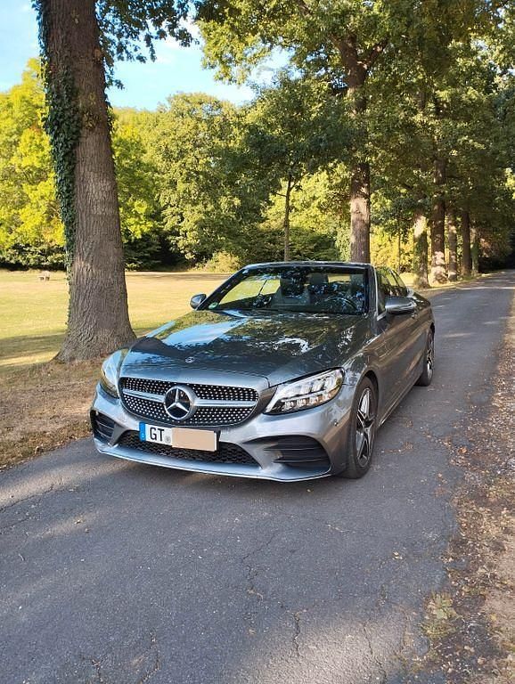 Grau Gebraucht 2019 Mercedes C220 AMG Cabrio | 27.500 € (Superpreis) - Bild 1/4