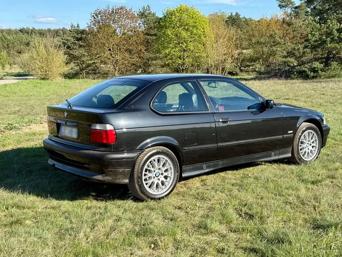 Gebraucht BMW 316 102 PS (75 kW) 1998 Schwarz Limousine