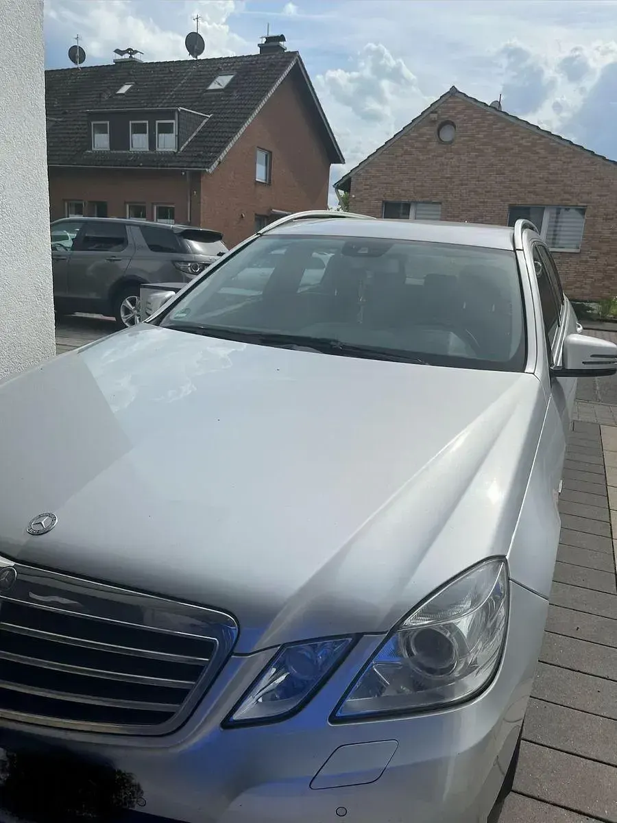 Gebraucht Mercedes E200 Avantgarde 136 PS (100 kW) 2011 Silber Limousine