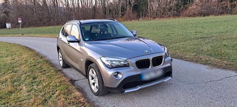 Grau Gebraucht 2012 BMW X1 SUV | 13.900 € (Teuer) - Bild 1/4