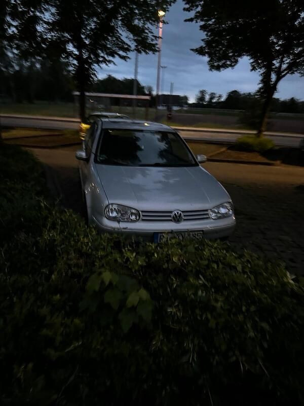 Silber Gebraucht 1999 VW Golf IV Limousine | 800 € (Superpreis) - Bild 1/4