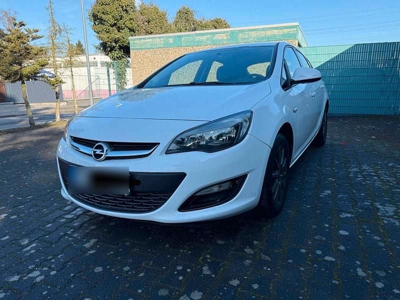 Gebraucht Opel Astra 64 PS (47 kW) 2013 Weiß Limousine