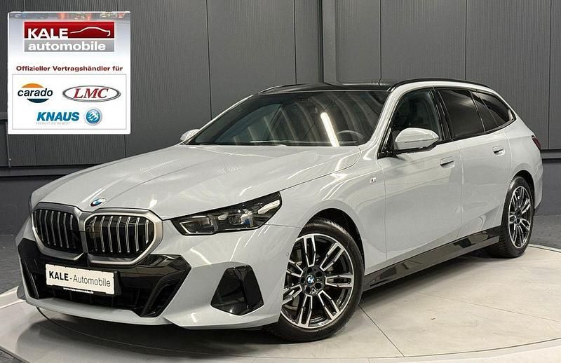 Brooklyn grau metallic Gebraucht 2024 BMW 520 M Sport Kombi | 53.890 € (Fairer Preis) - Bild 1/4
