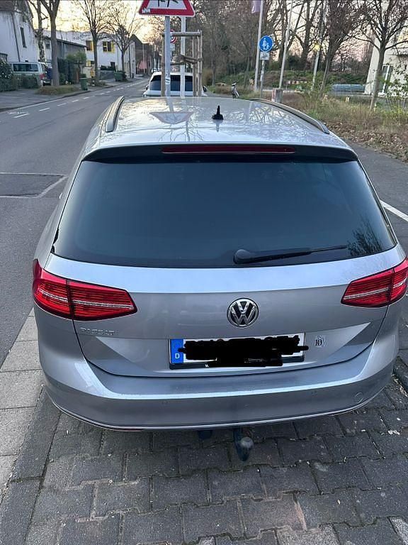 Gebraucht VW Passat Trendline 120 PS (88 kW) 2018 Silber Kombi
