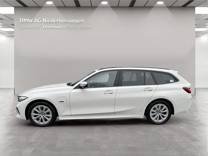 Gebraucht BMW 320e 204 PS (150 kW) 2022 Weiß Kombi