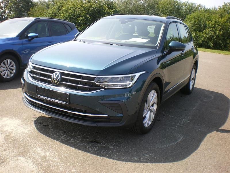 Blau Gebraucht 2023 VW Tiguan Life SUV | 31.900 € (Fairer Preis) - Bild 1/4