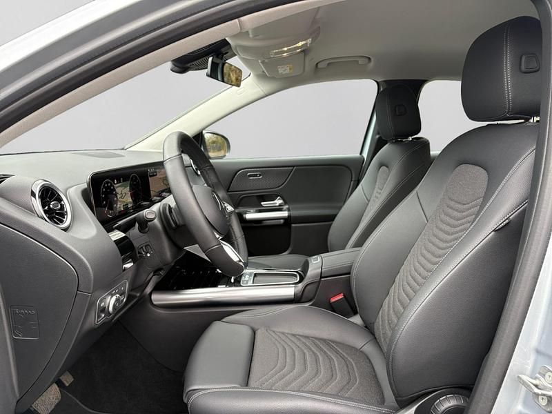 Gebraucht Mercedes GLA180 Progressive 85 PS (62 kW) 2024 Silber SUV