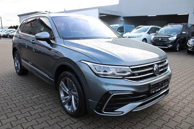 Gebraucht VW Tiguan Allspace R-line 200 PS (147 kW) 2023 Grau SUV