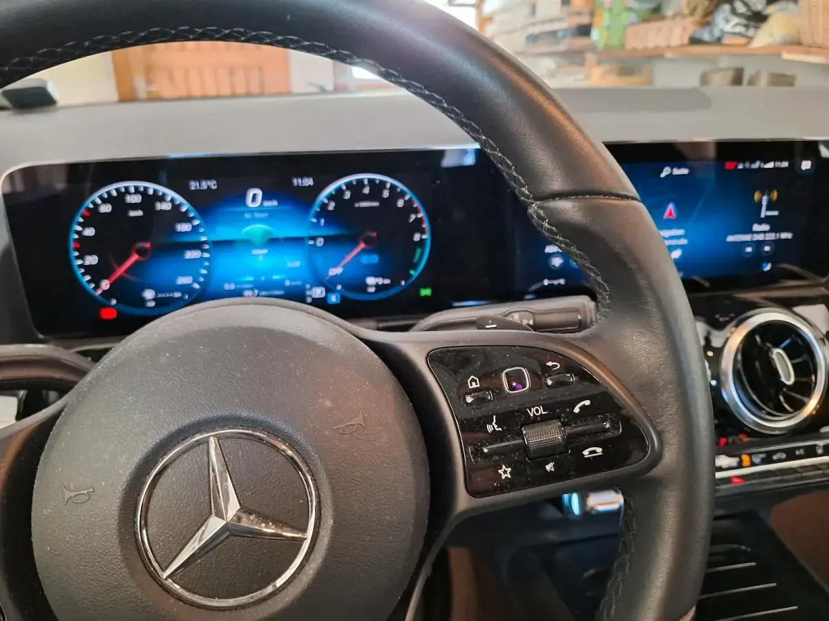 Gebraucht Mercedes GLA250 160 PS (117 kW) 2023 Grau SUV