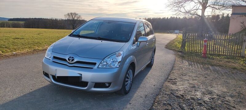 Grau Gebraucht 2006 Toyota Corolla Verso Sol Van / Kleinbus | 4.600 € (Fairer Preis) - Bild 1/4