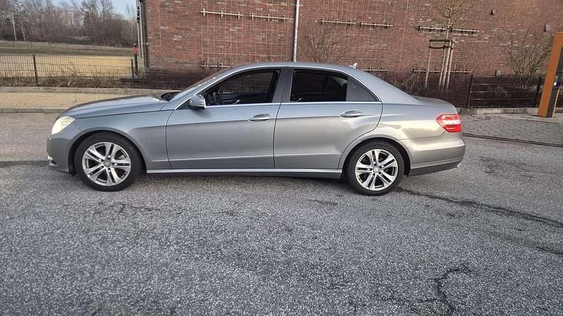 Gebraucht Mercedes E220 Avantgarde 170 PS (125 kW) 2013 Grau Limousine