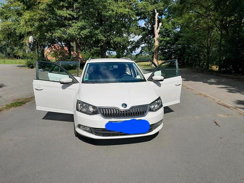 Weiß Gebraucht 2015 Skoda Fabia Kombi | 8.800 € (Guter Preis) - Bild 1/4