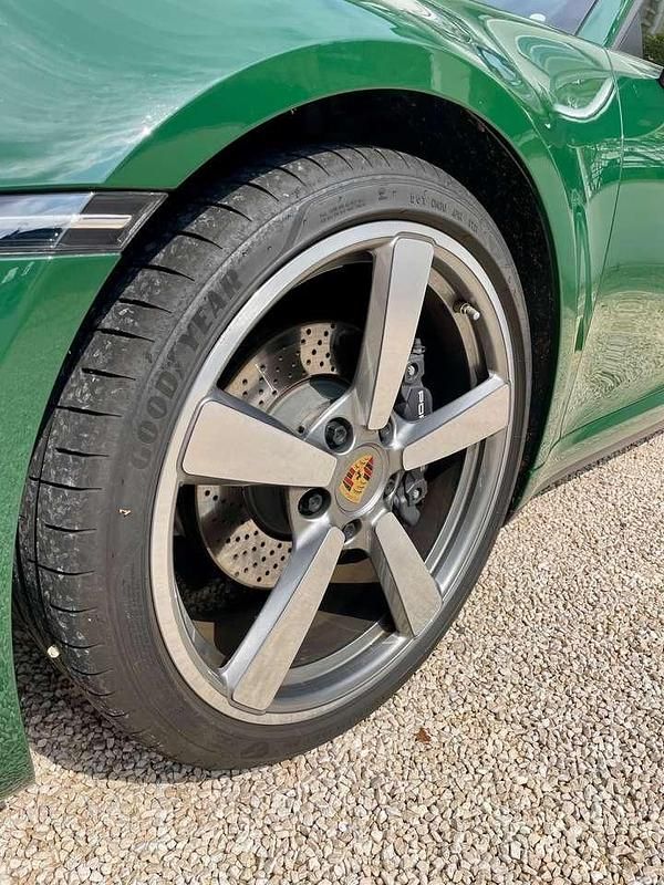 Gebraucht Porsche 992 385 PS (283 kW) 2021 Grün Coupé