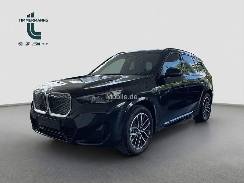 Silber Neu 2025 BMW iX1 M Sport SUV | 56.990 € (Fairer Preis) - Bild 1/4