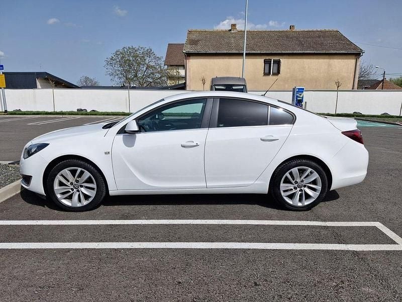Weiß Gebraucht 2015 Opel Insignia Limousine | 8.800 € (Guter Preis) - Bild 1/4