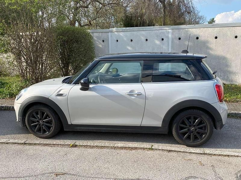 Silber Gebraucht 2019 Mini Cooper Kleinwagen | 15.559 € (Fairer Preis) - Bild 1/4