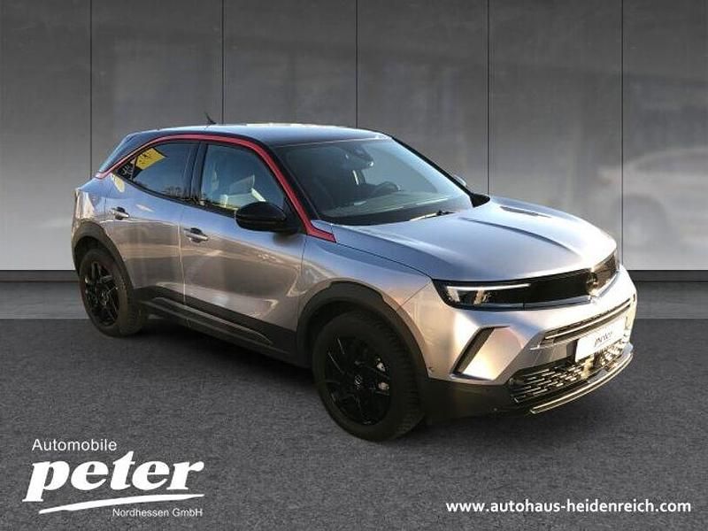 Gebraucht Opel Mokka-e GS Line 100 kW (136 PS) 2023 Kontrast grau/quarz silber (metallic) SUV