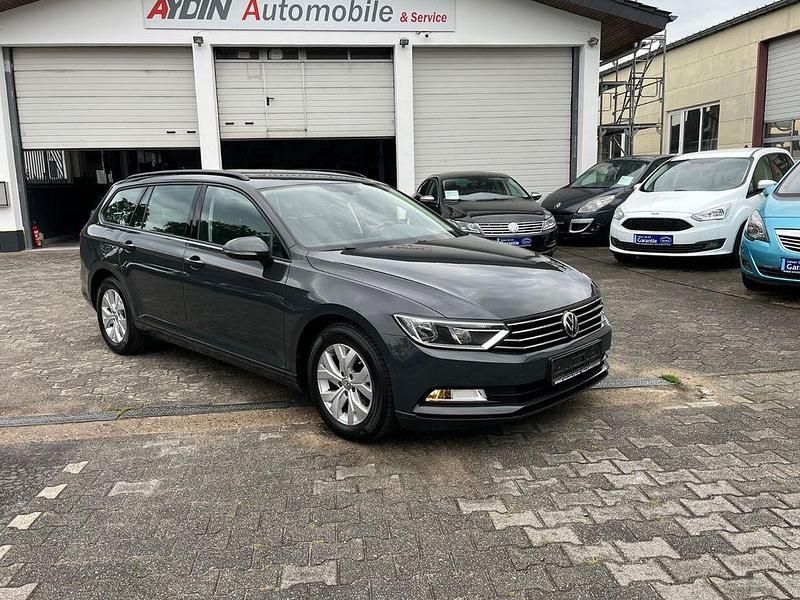 Grau Gebraucht 2016 VW Passat Kombi | 9.900 € (Fairer Preis) - Bild 1/4