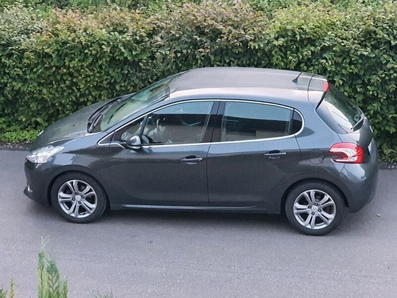 Gebraucht 2012 Peugeot 208 Allure Kleinwagen | 4.500 € (Guter Preis) - Bild 1/4