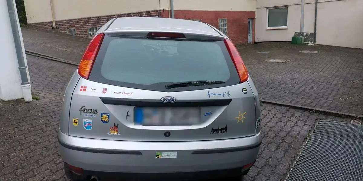 Gebraucht Ford Focus Ambiente 101 PS (74 kW) 1999 Silber Limousine